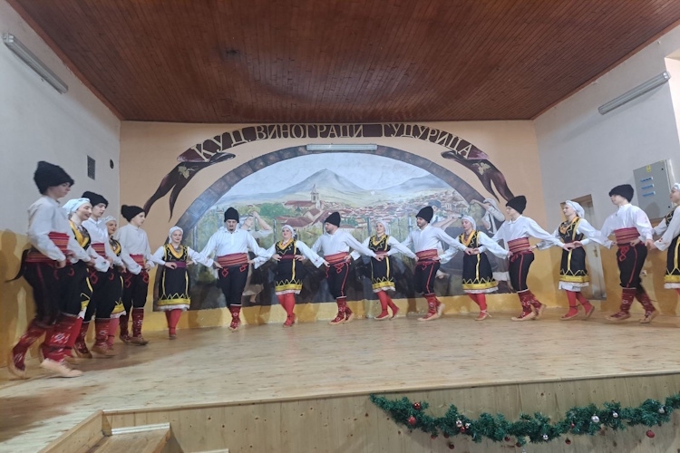 НОВОГОДИШЊИ КОНЦЕРТ КУД *ВИНОГРАДИ* ИЗ ГУДУРИЦЕ...